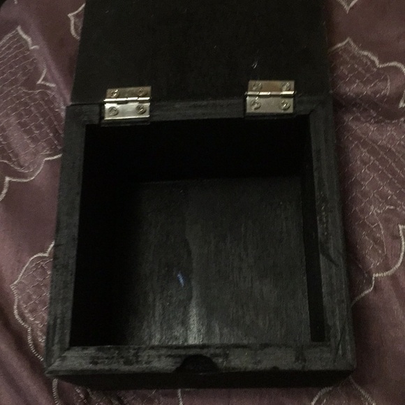 Little box - Picture 2 of 3